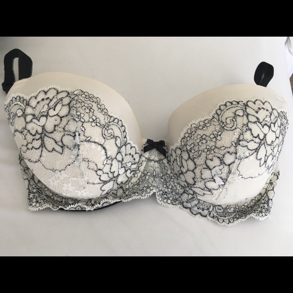 VS NWOT Dream Angels Lined Demi Bra